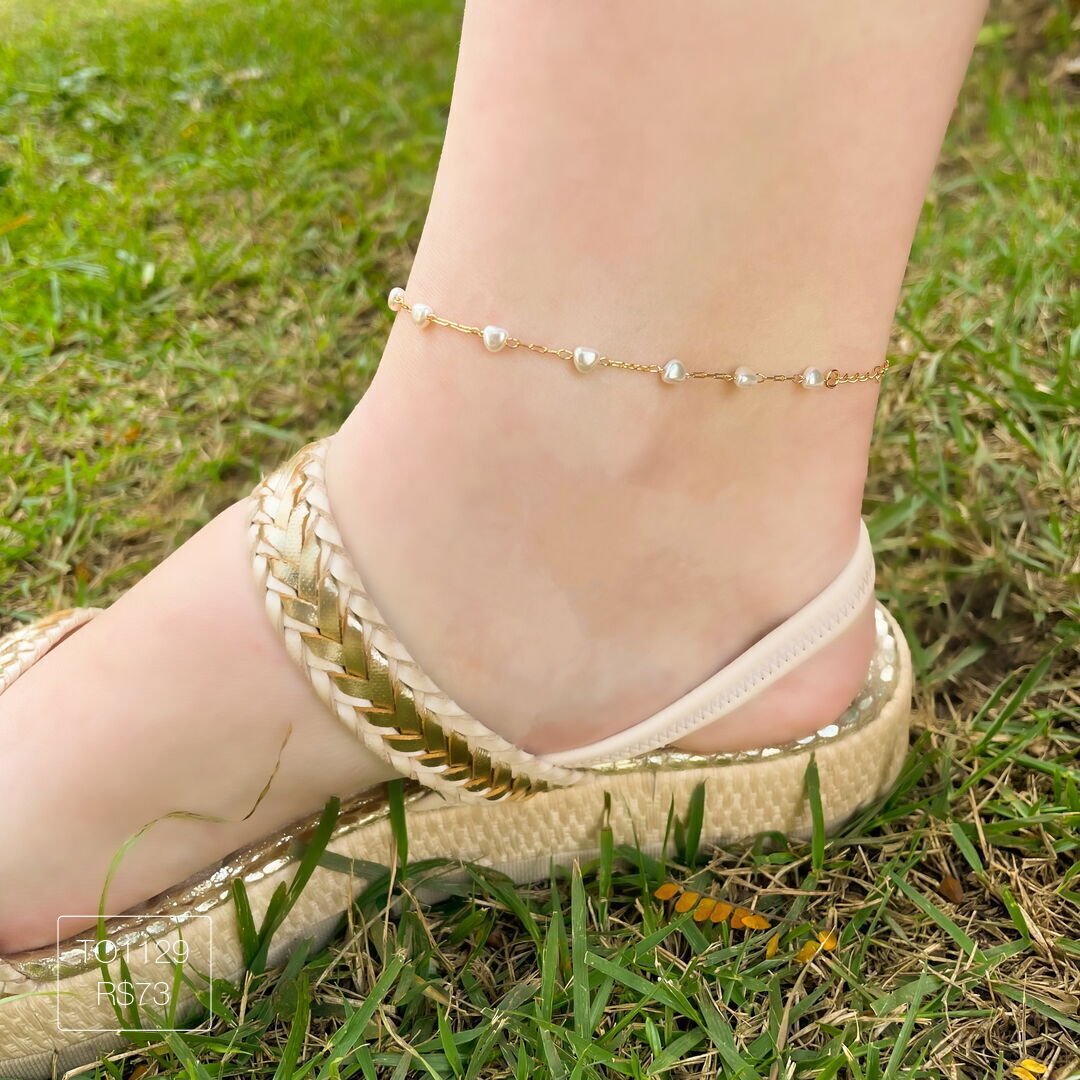 Tornozeleira de Pérolas de Coração Lisa Dourada